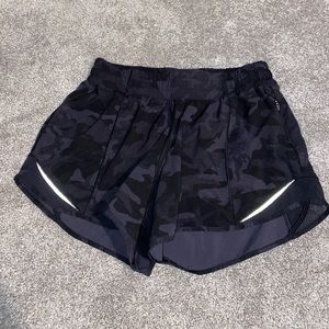 LuluLemon Hotty Hot Shorts 4”